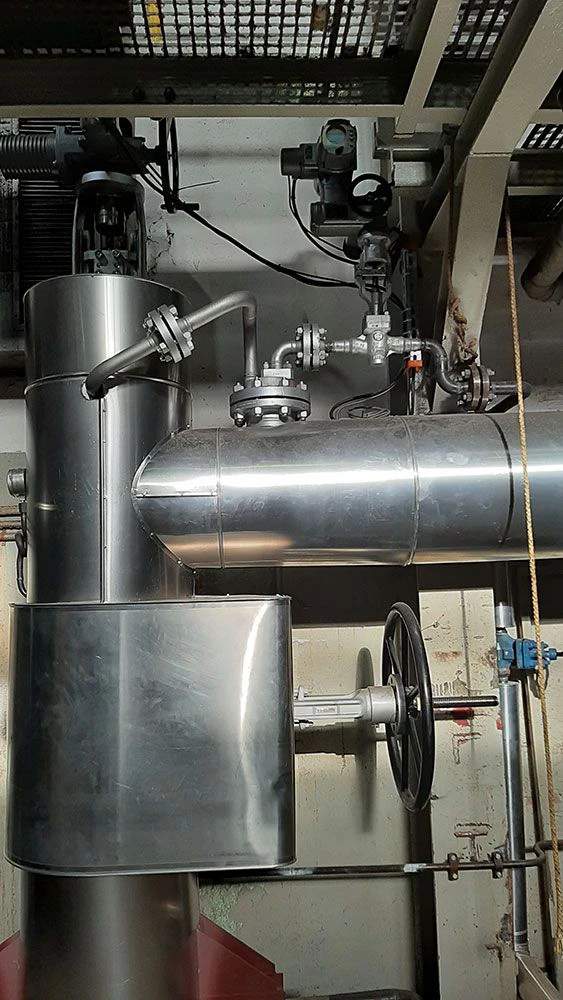 Stahlrohre und Ventile in Anlagen