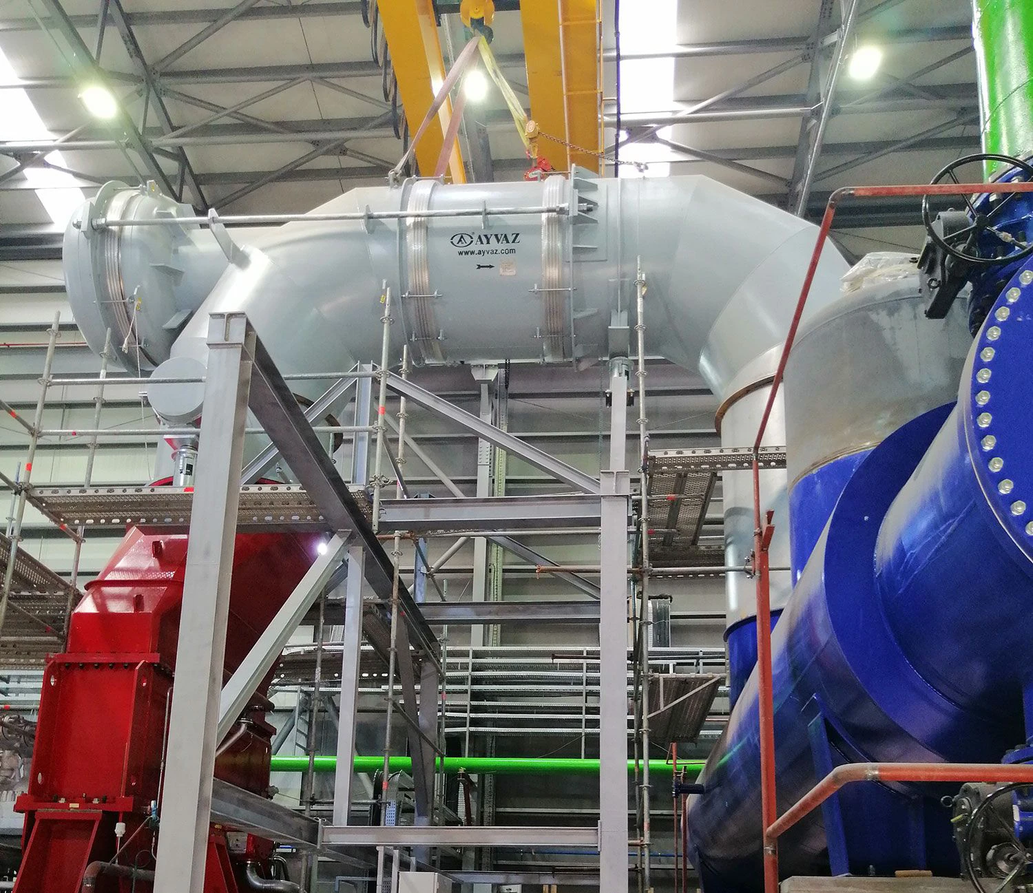 Große Rohrleitung in einer Fabrik